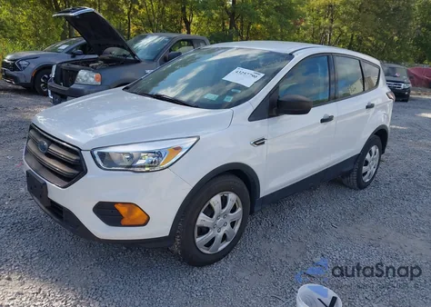 2017 Ford Escape S z USA, uszkodzony, nr VIN 1FMCU0F77HUC35615